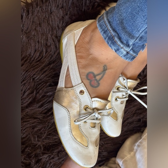 🧡CLEAN TOD’S 38.5 Elegant Women's Cream and Gold 🥿 flat .🧡🧡 - Picture 6 of 17